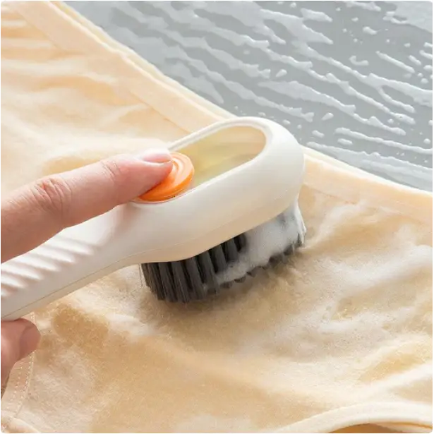 Shoes cleaning brush with fluid dispenser